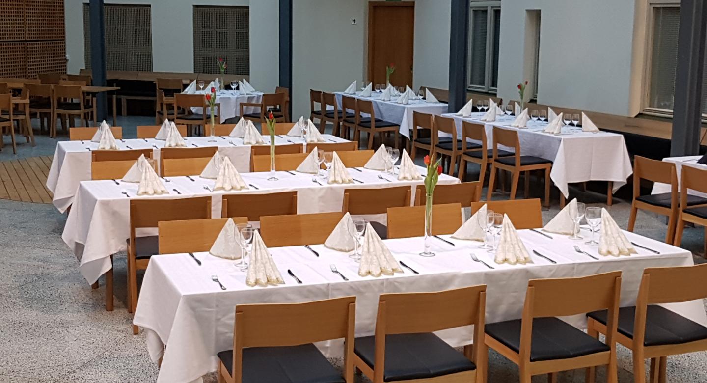 Sisäpiha juhla_2