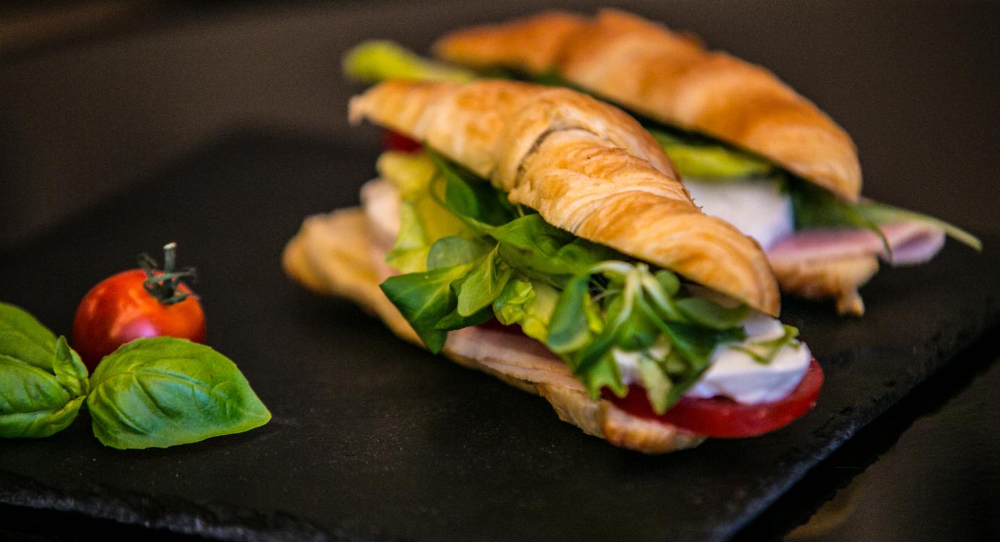 tarjoilut juhliin croissantit